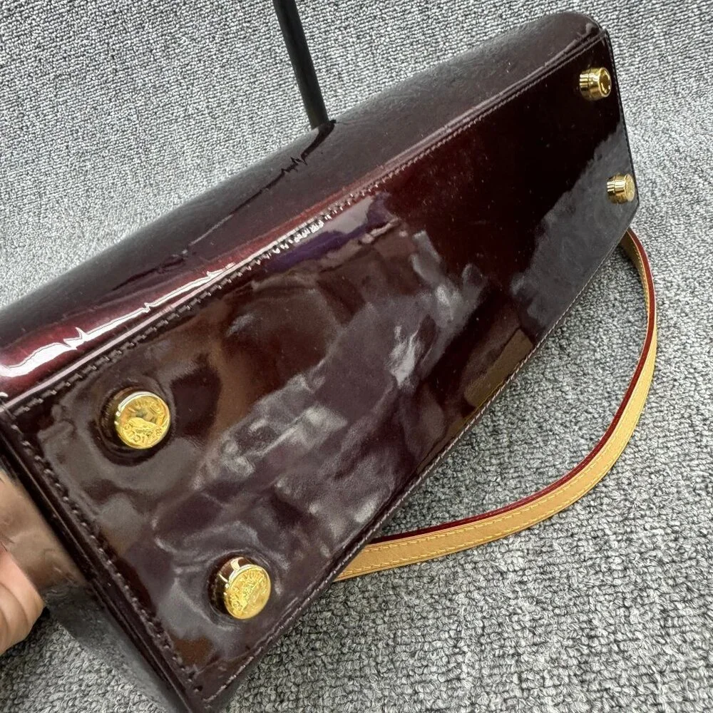 LOUIS VUITTON Brea Amarante Monogram Vernis Handbag 699-072225